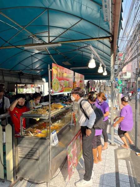 ประกาศเซ้งร้านข้าวแกง ในซอยรัชดาซอย 7 อยู่ในตลาดหน้าปากซอยชานเมือง 6 โทร  094-654-2292