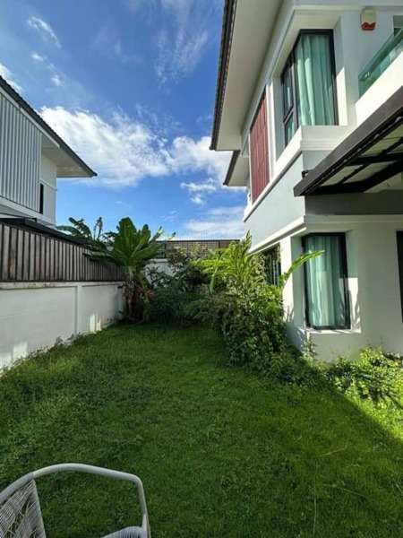 ให้เช่าบ้านเดี่ยวสภาพใหม่ใกล้สนามกอล์ฟธัญธานี T.062-1574449