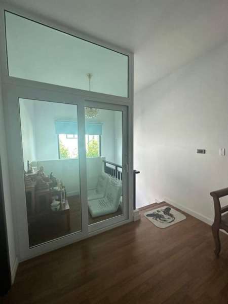 ให้เช่าบ้านเดี่ยวสภาพใหม่ใกล้สนามกอล์ฟธัญธานี T.062-1574449