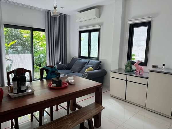 ให้เช่าบ้านเดี่ยวสภาพใหม่ใกล้สนามกอล์ฟธัญธานี T.062-1574449