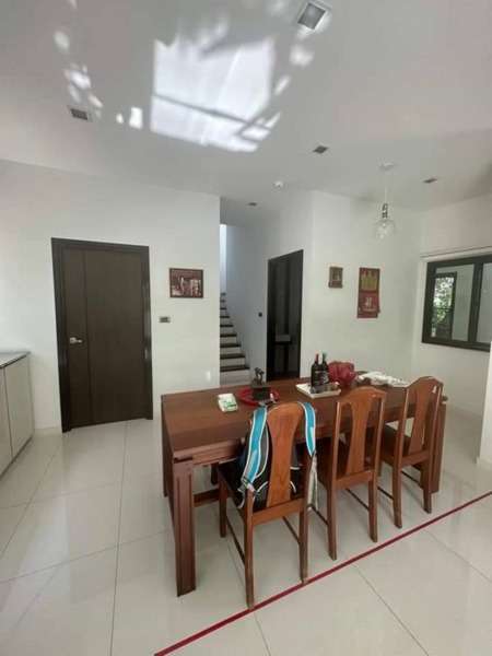 ให้เช่าบ้านเดี่ยวสภาพใหม่ใกล้สนามกอล์ฟธัญธานี T.062-1574449