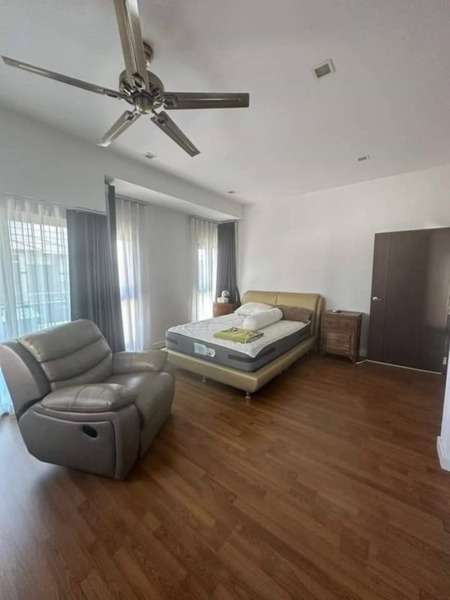 ให้เช่าบ้านเดี่ยวสภาพใหม่ใกล้สนามกอล์ฟธัญธานี T.062-1574449