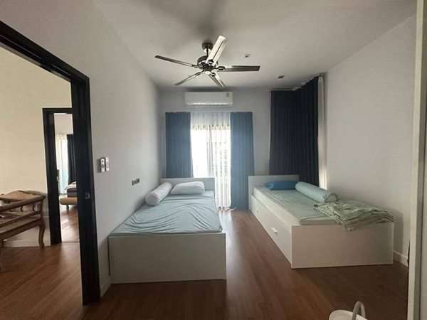 ให้เช่าบ้านเดี่ยวสภาพใหม่ใกล้สนามกอล์ฟธัญธานี T.062-1574449