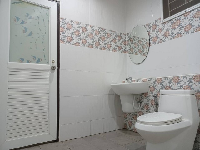 ขายบ้านมือสอง สภาพใหม่  2 ห้องนอน  2 ห้องน้ำ  1,790,000 บาท  ต.กรอกสมบูรณ์ อ.ศรีมหาโพธิ จ.ปราจีนบุรี