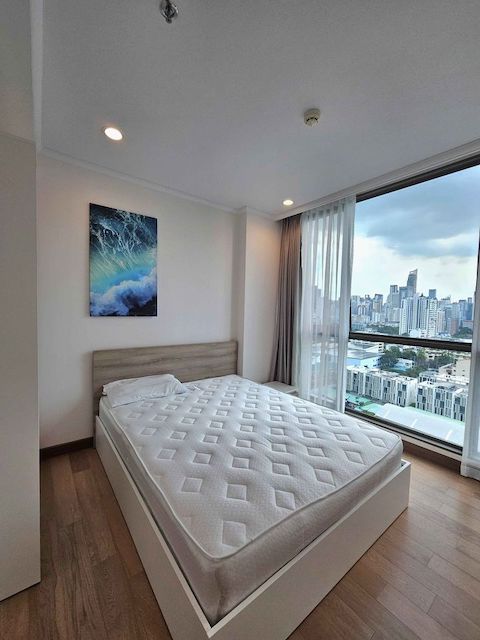 Supalai Oriental Sukhumvit 39 nice safe 16th floor BTS Phrom Phong