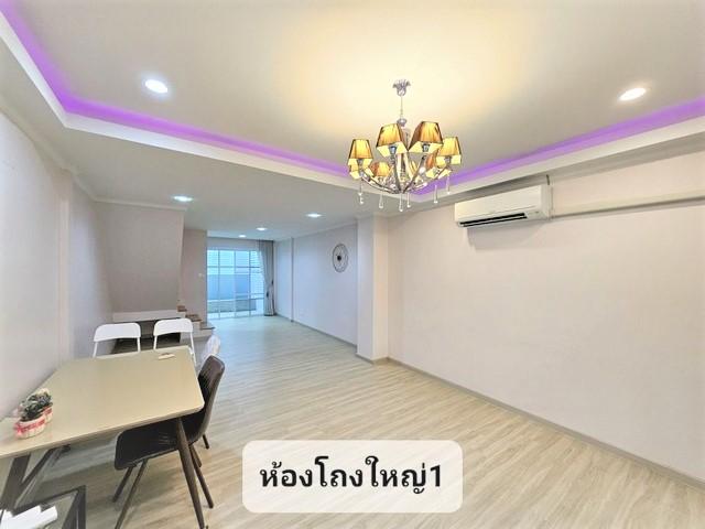 ขายทาวน์โฮม2ชั้น 39 ตร.ว.ลาดพร้าววังหิน82ใกล้BTSเสนานิคม เหมาะทำ Office หรือพักอาศัย