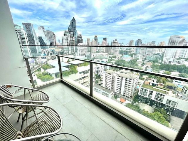 Aequa Sukhumvit 49 nice convenient safe 21st floor BTS Thonglor