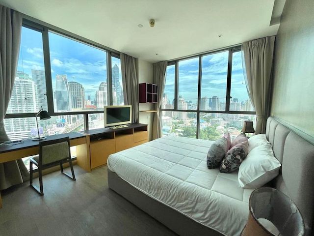 Aequa Sukhumvit 49 nice convenient safe 21st floor BTS Thonglor