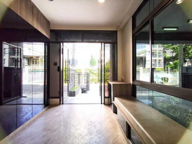 ประกาศขาย Townhome ดิสทริค ลาดพร้าว 16500000 บาท 3BEDROOM พท. 0 RAI 0 งาน 44 ตร.ว. ใกล้กับ – ราคาคุ้มสุดเวอร์