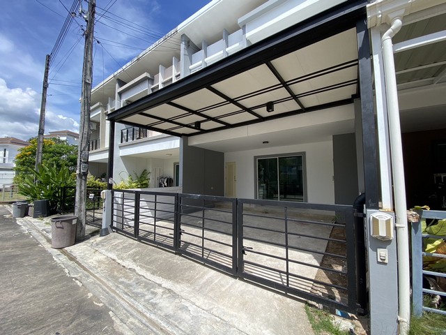 For Sales : Kohkeaw, 2-Storey Town House, 3 Bedrooms 2 Bathrooms