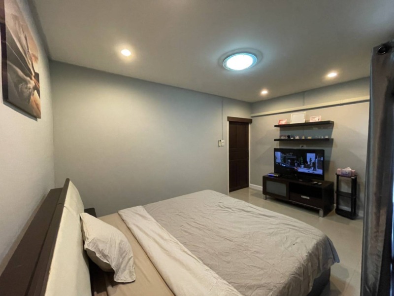 ให้เช่าทาวน์โฮม รัชดา-สุทธิสาร 5 ห้องนอน (170 m2) ใกล้ MRT สุทธิสาร/ห้วยขวาง 35,000 บาท/เดือน !!