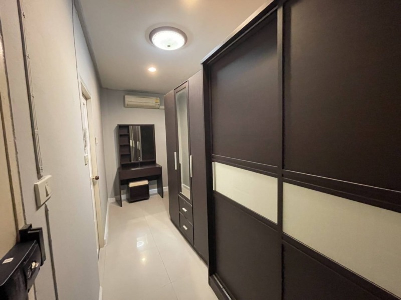 ให้เช่าทาวน์โฮม รัชดา-สุทธิสาร 5 ห้องนอน (170 m2) ใกล้ MRT สุทธิสาร/ห้วยขวาง 35,000 บาท/เดือน !!