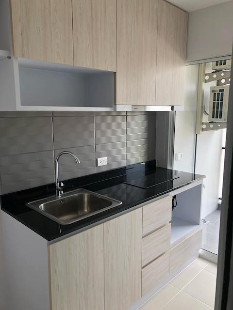 Green Ville Condo nice clean safe 5th floor BTS Punnawithi