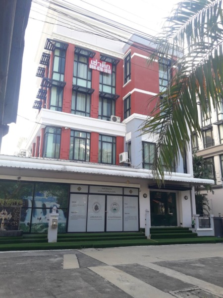 ตึกอาคารสำนักงาน 4 ชั้นให้เช่า ติดริมถนนใหญ่ โครงการบ้านกลางกรุง (Office Park Bangna) Office Building for Rent, Located on Main Road, Office Park Bangna