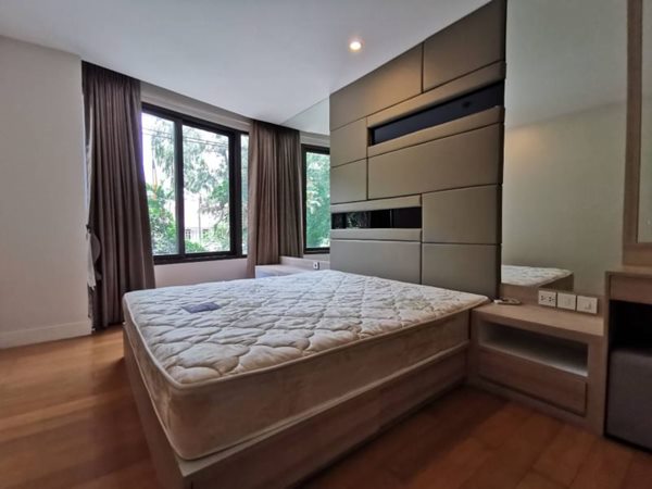 คอนโด โคเรสซิโอ สาทร-พิพัฒน์ สาธรซอย8 (เข้าทางซอย6 ก้อได้) One bed room 43.5ตรม ราคาทำเลดีที่สุด ในย่านนี้ ติดต่อ/line 0619419639