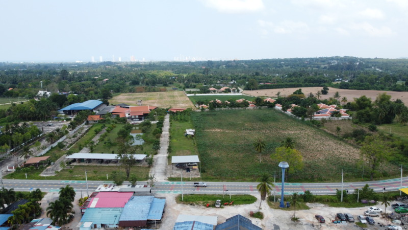 Land for Sale 10 Rai ขายที่ 10 ไร่ ติดถนน ทางหลวงชนบท ใกล้ เมืองพัทยากับตลาดชุมชนจีนเก่าชากแง้ว