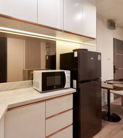 คอนโด 2 ห้องนอน กลางนิมมาน ซอย12 ตกแต่งห้อง สไตล์ Minimal Modern Art เฟอร์นิเจอร์ครบ เครื่องใช้ไฟฟ้าครบ