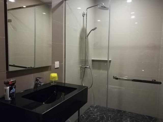 Edge Sukhumvit 23 private clean quiet 12th floor BTS Asoke