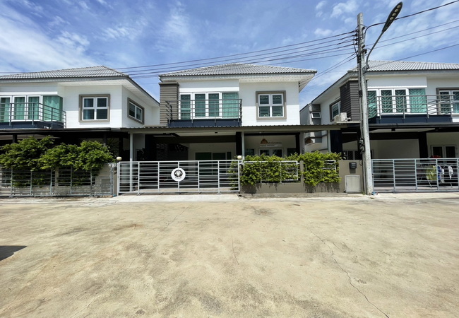 ขายบ้านแฝด หมู่บ้านรัชชาโกลด์ พระราม 5 เนื้อที่ 36.8 ตร.ว. บ้านสวย พร้อมอยู่