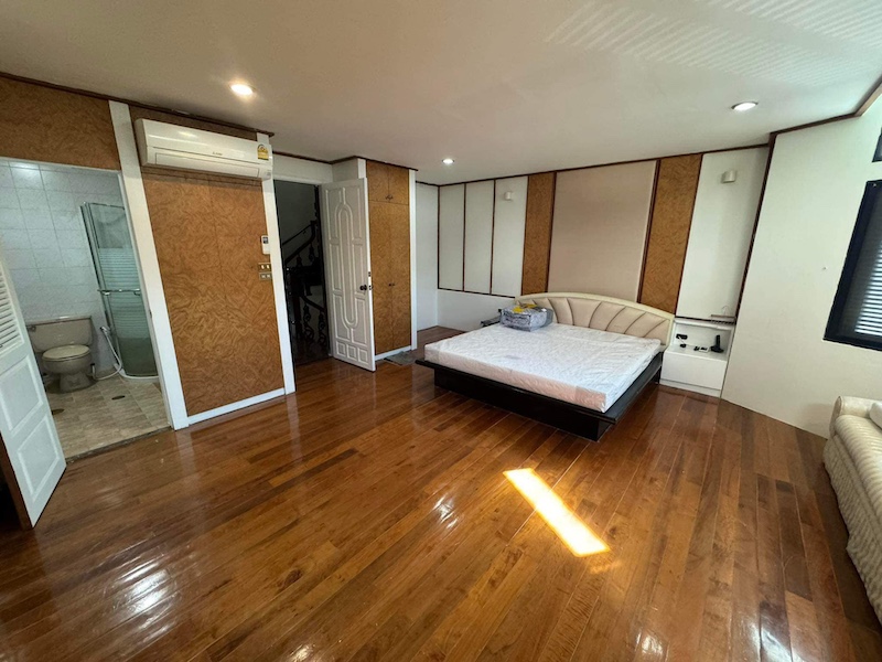 BH2596 For rent  Townhome  Sukhumvit31  Asok-Phromphong   3  bedrooms  5 bathrooms.     – 350 sqm.  33 sqw.