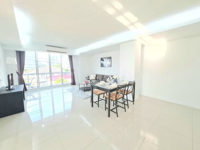 The Waterford Sukhumvit 50 safe spacious private 3rd floor BTS On Nut