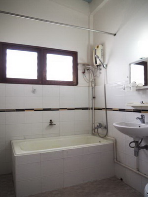 [ให้เช่า] FOR RENT DETACHED HOUSE ARI SAMPHAN 2 / 3 bedrooms 3 bathrooms / 135 Sqw. 300 Sqm. **55,000** CLOSE TO BTS ARI