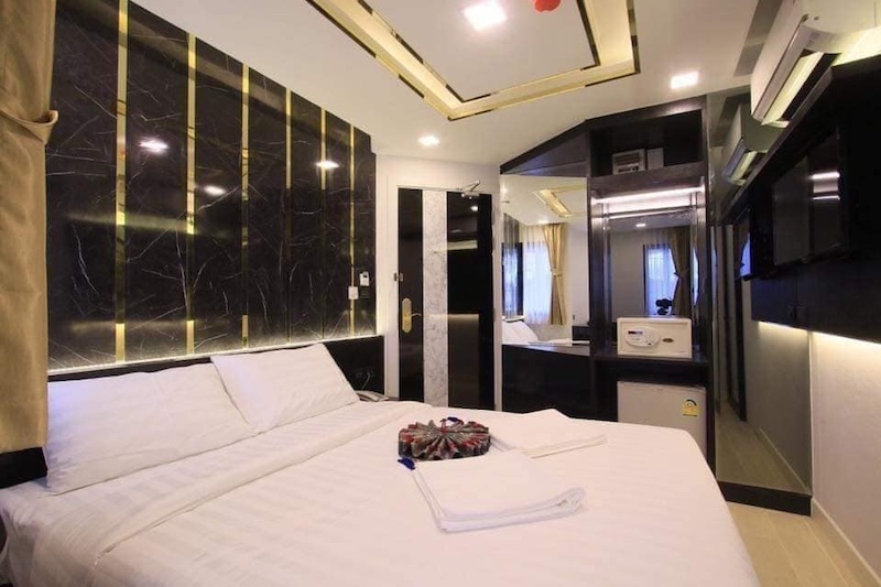 BS769 ขายกิจการโรงแรม ​ย่าน เพชรบุรี​ (ประตูน้ำ)​ มี 6 ชั้น ลิฟต์ 2 ตัว เนื้อที่รวม 90 ตารางวา จำนวนห้อง 58 ห้อง