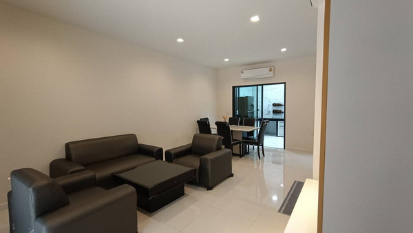 [ให้เช่า] FOR RENT EIGEN PHATTANAKARN / 4 bedrooms 4 bathrooms / 19 Sqw. 165 Sqm. **35,000** MODERN TOWNHOME CLOSE TO SUANLUANG R.9 PARK