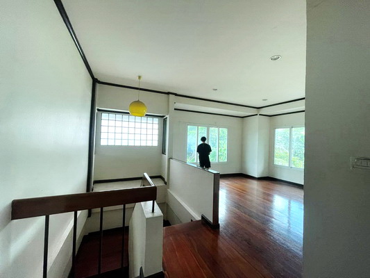 [ให้เช่า] FOR RENT DETACHED HOUSE PATTANAKARN 61 / 5 bedrooms 4 bathrooms / 150 Sqw. 250 Sqm. **35,000** CLOSE TO AIRPORTLINK HUAMARK