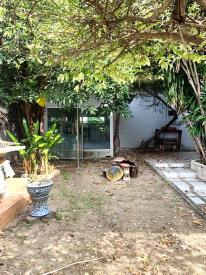 [ให้เช่า] FOR RENT DETACHED HOUSE PATTANAKARN 61 / 5 bedrooms 4 bathrooms / 150 Sqw. 250 Sqm. **35,000** CLOSE TO AIRPORTLINK HUAMARK