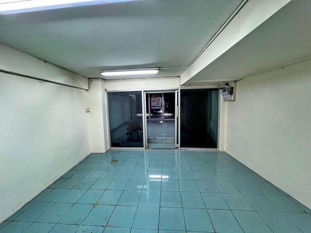 MRT แคราย ให้เช่าอาคารพาณิชย์ 1 ชั้นครึ่ง เดอะมอลล์ งามวงศ์วาน ห้องหัวมุม 20ตรว. 200ตรม. ติดถนน 3นอน 2น้ำ 2จอดรถ