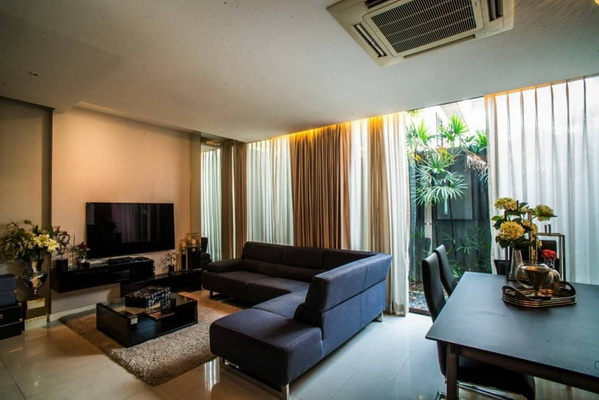 [ให้เช่า] FOR RENT RESIDENCE SUKHUMVIT 65 / 4 bedrooms 5 bathrooms / 29 Sqw. 290 Sqm. **110,000** CLOSE TO SKYTRAIN BTS PHRAKANONG