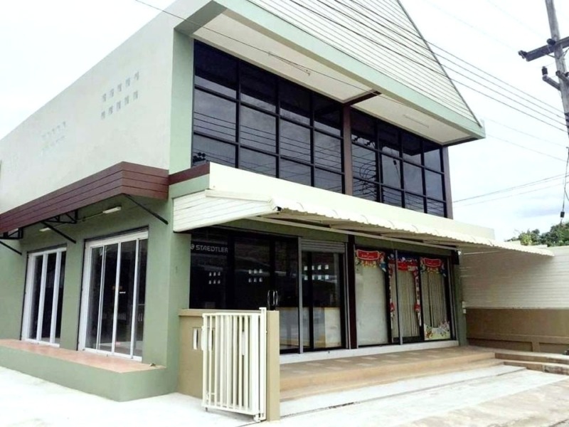 House plus warehouse for sale very good condition clean good locationLamphun North of Thailand.