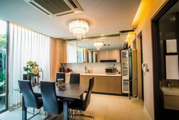 [ให้เช่า] FOR RENT RESIDENCE SUKHUMVIT 65 / 4 bedrooms 5 bathrooms / 29 Sqw. 290 Sqm. **110,000** CLOSE TO SKYTRAIN BTS PHRAKANONG