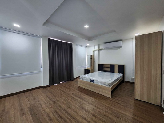 [ให้เช่า] FOR RENT TOWNHOME KRUNGTHEP-NONTHABURI 43 / 4 bedrooms 3 bathrooms / 20 Sqw. 220 Sqm. **32,000** CLOSE TO MRT WONGSAWANG