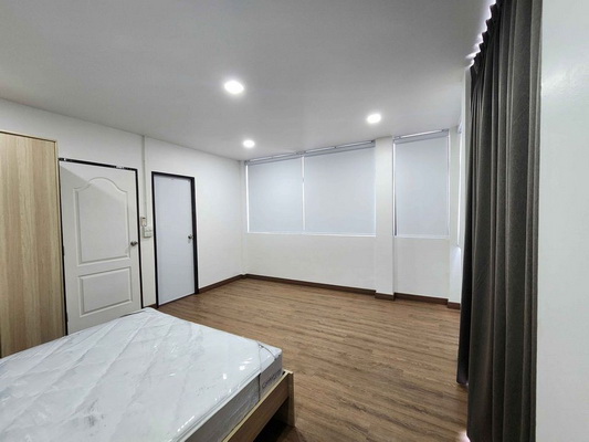 [ให้เช่า] FOR RENT TOWNHOME KRUNGTHEP-NONTHABURI 43 / 4 bedrooms 3 bathrooms / 20 Sqw. 220 Sqm. **32,000** CLOSE TO MRT WONGSAWANG