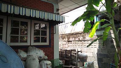 Old house for sale Need to renovation big land Samutprakan