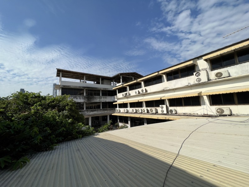 อาคารสำนักงาน 4 ชั้น ให้เช่าพร้อมที่พักอาศัย พื้นที่ 390 ตรว (1,560 ตรม) ถนนจันทร์ 43