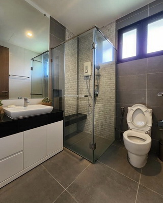 [ให้เช่า] FOR RENT SAMMAKORN RANGSIT – KHLONG 7 / 4 bedrooms 3 bathrooms / 60 Sqw. 200 Sqm. **45,000** CLOSE TO  RAJAMANGALA UNIVERSITY OF TECHNOLOGY THANYABURI