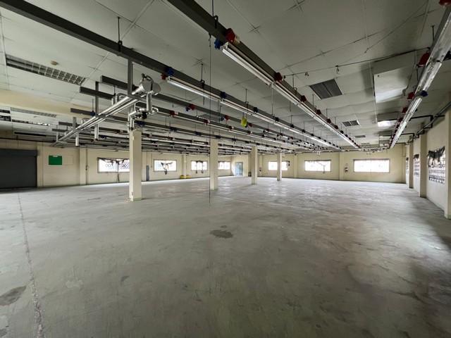 ให้เช่าโกดัง โรงงานกรุงเทพกรีฑา ซอย7 พร้อมสำนักงาน ตึก 4 ชั้น พื้นที่รวม 2,000 ตรม. ระบบไฟฟ้า 3 เฟส สามารถจอดรถได้ 6-10