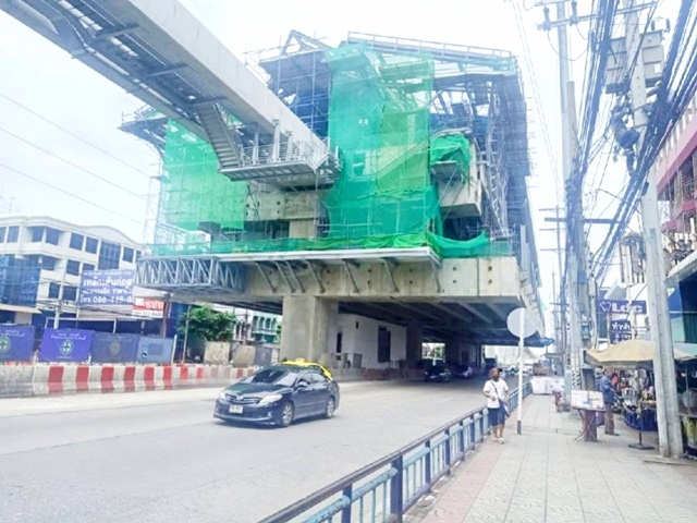 MRT รามอินทรา กม.4เปิดหน้าร้าน 4นอน ให้เช่าอาคารพานิชย์ 5 ชั้น แหล่งพลุพล่าน 16ตรว. 264ตรม. 3น้ำ 1จอดรถ 1แอร์