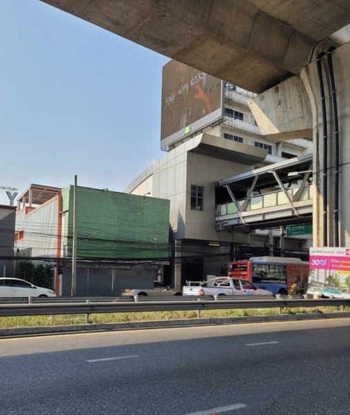 ให้เช่าตึกแถว 2 ชั้น ติดทางลง , ทางออก 7 สถานีรถไฟฟ้าสำโรง สามแยกสุขุมวิท