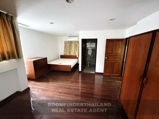 [ให้เช่า] FOR RENT DETACHED HOUSE SUKHUMVIT 65 / 3 bedrooms 5 bathrooms / 53 Sqw. 200 Sqm. **70,000** CLOSE TO BTS EKKAMAI