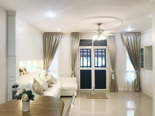 [ให้เช่า] FOR RENT TOWNHOME LEON SUKHUMVIT 62 / 3 bedrooms 4 bathrooms / 25 Sqw. 200 Sqm. **69,000** CLOSE TO BTS BANGCHAK