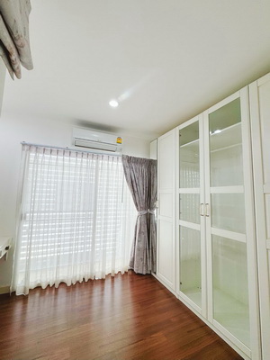 [ให้เช่า] FOR RENT TOWNHOME LEON SUKHUMVIT 62 / 3 bedrooms 4 bathrooms / 25 Sqw. 200 Sqm. **69,000** CLOSE TO BTS BANGCHAK