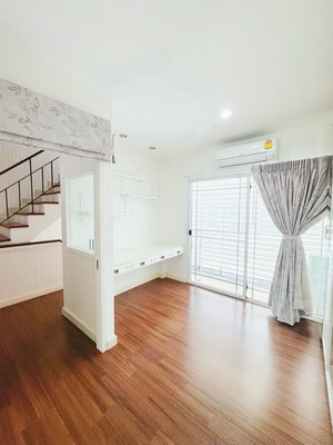 [ให้เช่า] FOR RENT TOWNHOME LEON SUKHUMVIT 62 / 3 bedrooms 4 bathrooms / 25 Sqw. 200 Sqm. **69,000** CLOSE TO BTS BANGCHAK