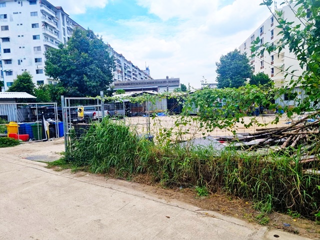 หัวหมาก14-24 MRT ศรีกรีฑา หลัง ม.รามคำแหง28-34 ชุมชนหนาแน่น ทำเลค้าขาย ให้เช่าที่ดินถมแล้ว 3-4 ไร่ ถมแล้ว ที่ดินสวย บรรย