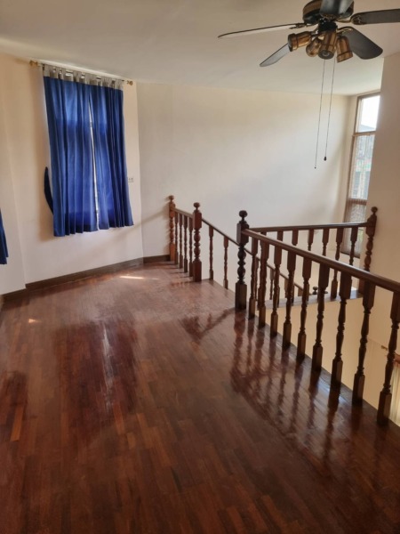 RENT HOUSE 3 STOREY WITHOUT ANY FURNITURE  CONTRACT AT LEAST 1 YEAR UP