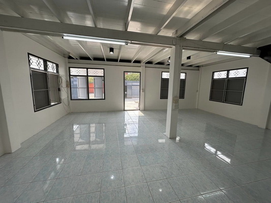 [ให้เช่า] FOR RENT DETACHED HOUSE SUKHUMVIT 93 / 3 bedrooms 2 bathrooms / 63 Sqw. 150 Sqm. **26,500** CLOSE TO BTS BANGCHAK