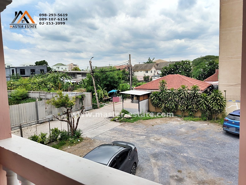 ซอยนวมินทร์ 74 แยก 1-9-4 ทาวน์เฮาส์ 2 ชั้น หลังมุม โปร่ง โล่ง เนื้อที่ 25 ตร.ว. Renovate ใหม่ พร้อมอยู่
